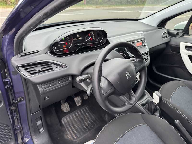 Peugeot 208 1.2i PureTech 68 CH LIKE