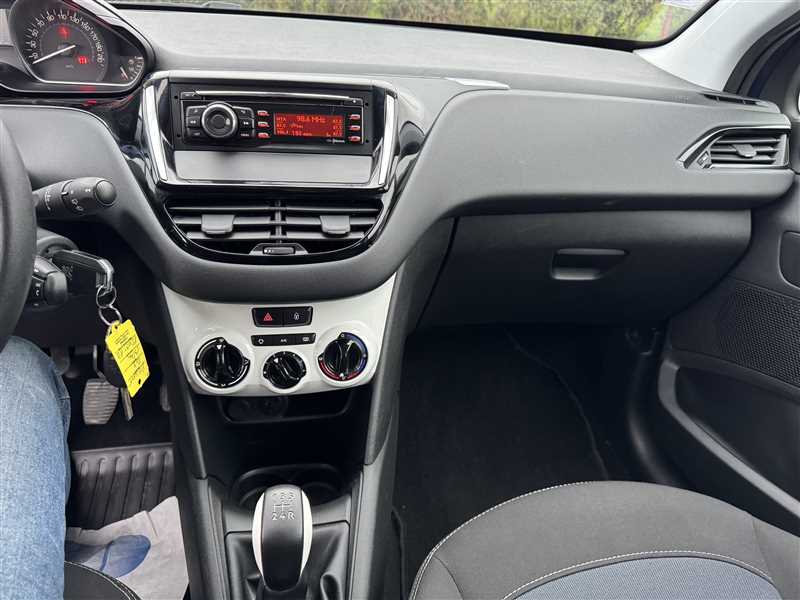 Peugeot 208 1.2i PureTech 68 CH LIKE