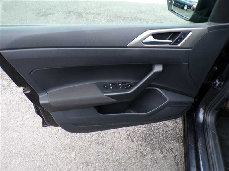 Volkswagen Polo VI 1.0 MPI 80 LOUNGE