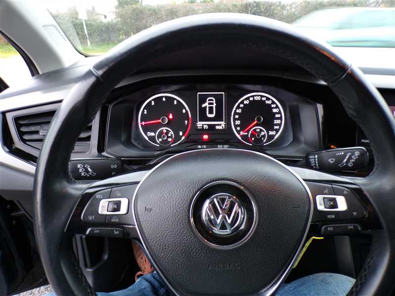 Volkswagen Polo VI 1.0 MPI 80 LOUNGE