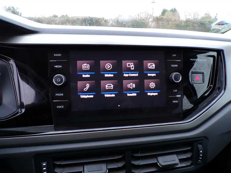 Volkswagen Polo VI 1.0 MPI 80 LOUNGE