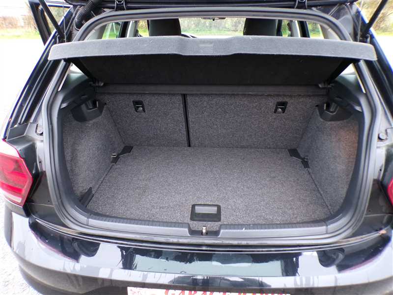 Volkswagen Polo VI 1.0 MPI 80 LOUNGE