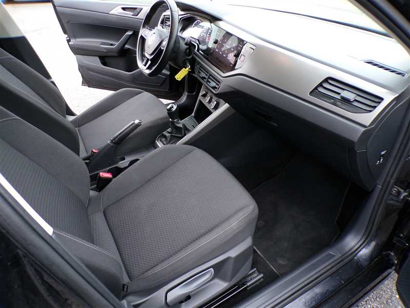 Volkswagen Polo VI 1.0 MPI 80 LOUNGE