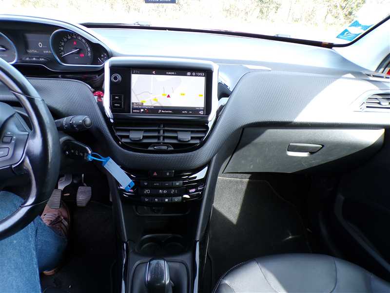 Peugeot 2008 (CU) 1.6 BlueHDi 100CH ALLURE