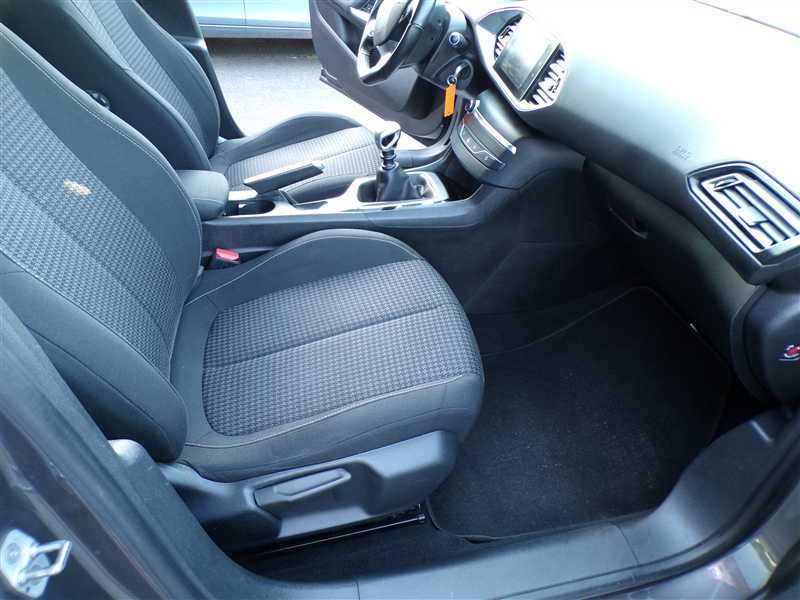 Peugeot 308 II SW 1.5 BlueHDi 130 S&S Active Business